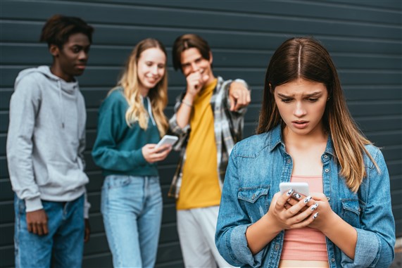 teens with cell phones